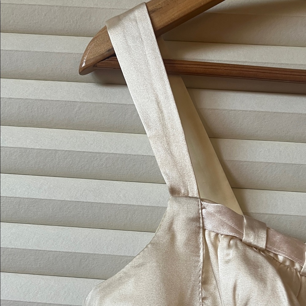 Elegant Cream Women's Top - Picture 3 of 4